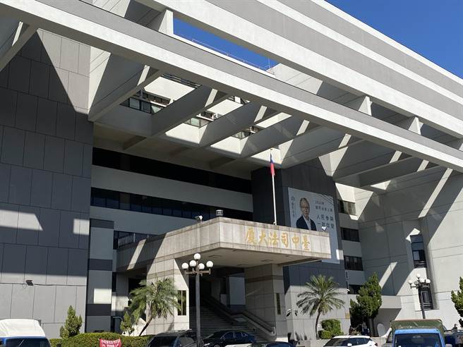 台中市发生母网咖产子，疑当场掐死儿婴案件，台中地检署4日声请羁押，5日经法院裁定羁押。（张妍溱摄）