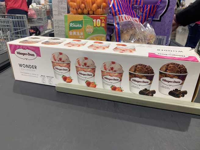 女网友买到的哈根达斯遭其他的消费者调包。（图／女网友授权提供）