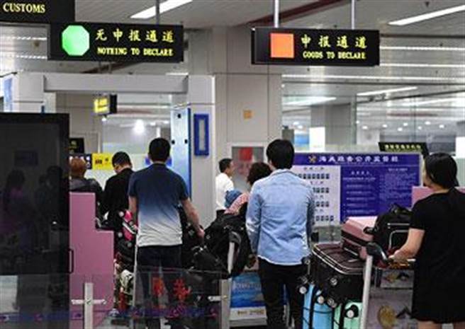 大陆官方不再对香港入境者实施全员核酸检测。（观察者网）