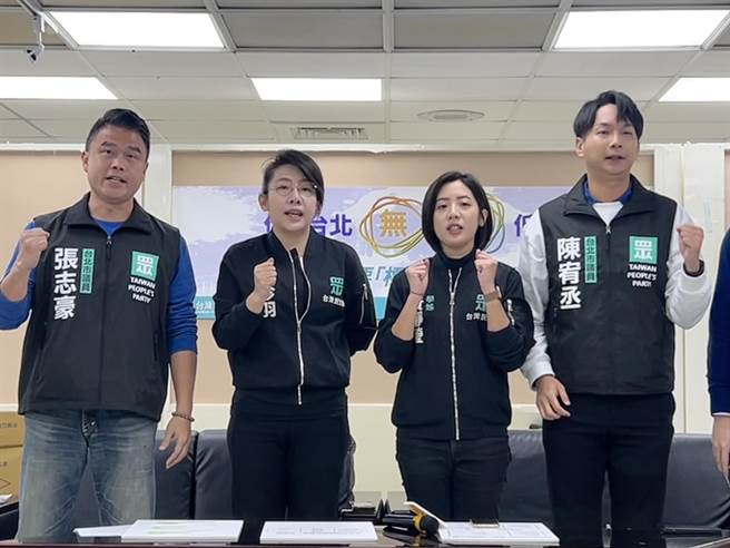 。台湾民眾党北市议会党团5日举行记者会，议员张志豪、林珍羽、黄瀞莹、陈宥丞痛批市长蒋万安市府「低配版」。（陈薏云摄）