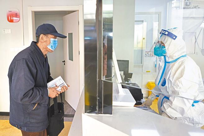 胡锡进：对大陆旅客搞限制措施，相当于盖一座只有一面墙的房子。（示意图\中新社）