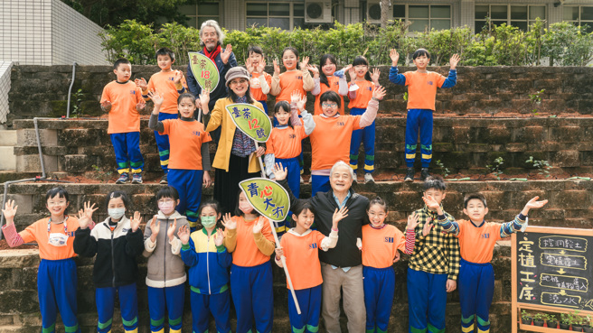 台湾光罩从台湾好基金会手中接棒认养新英国小，推动神农计画2.0。（图／台湾好基金会提供）