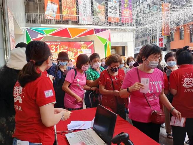 台中市丰原太平洋百货祭出14％高回馈吸客。（本报资料照片）