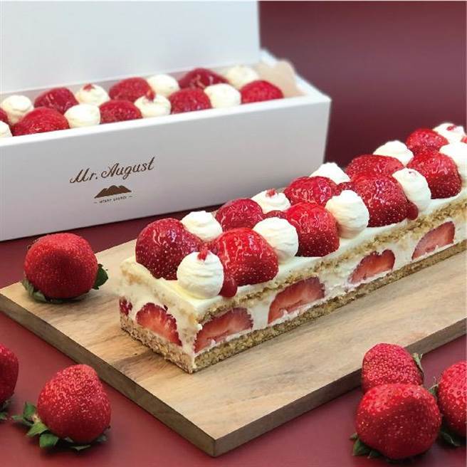 八月先生「草莓蜂蜜雪藏蛋糕」运用本土草莓混搭麦芦卡野花蜜所制的糕体、酸甜平衡，口感丰富，550元。（八月先生提供）