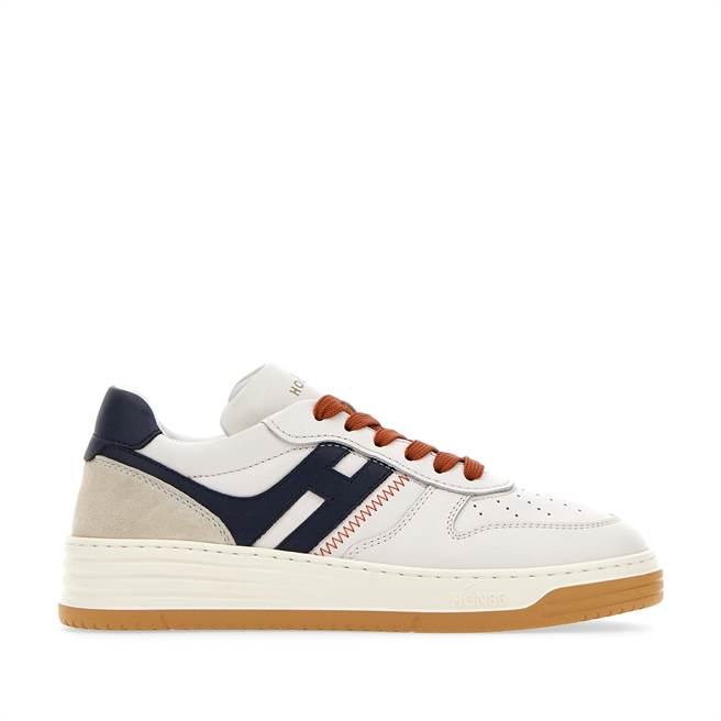 HOGAN H630 深藍拼接皮革休閒鞋，2萬1000元。（HOGAN提供）