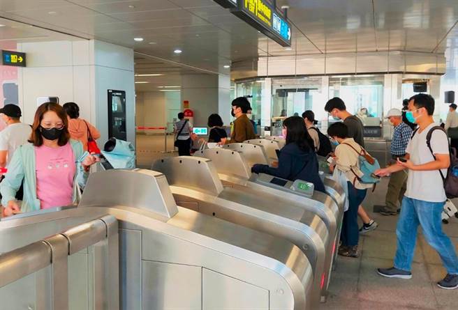 中捷將在現有無障礙閘門上安裝及整合信用卡感應與QR Code掃描設備。（中捷公司提供／張亦惠台中傳真）