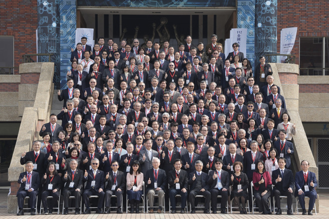 大学校长会议大合照。(照片/教育部提供)