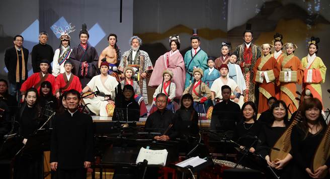 全民大劇團《大畫昭君～觀落雁》顛覆中國四大美人的第三部作品，以大家熟知的，「昭君出塞」為主軸出發，由指揮家吳瑞呈執棒、台北市立國樂團磅現場演奏，知名作家張大春作詞、全民大劇團團長謝念祖編導、榮獲多座金曲獎李哲藝作曲。（季志翔攝)