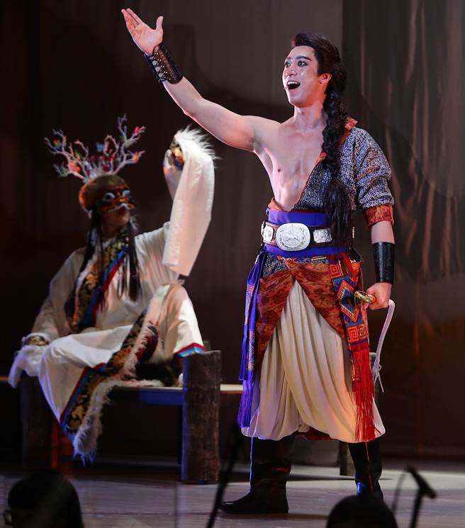 全新古裝音樂劇《大畫昭君～觀落雁》本周即將首度演出，全民大劇團特別安排在首演前，舉辦彩排記者會，圖為彩排表演的內容之一。（季志翔攝）