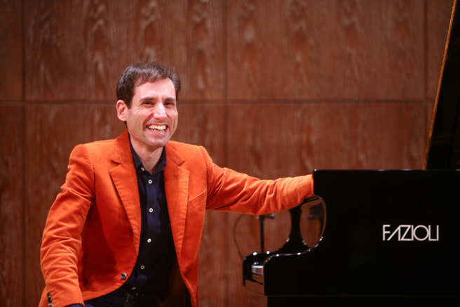 伊莉莎白国际钢琴大赛首奖得主、以色列钢琴家鲍里斯．吉尔特伯格5日再度来台。（邓博仁摄）