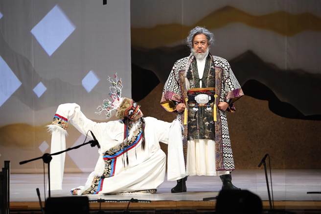 黄大炜为了演出练出４块肌却得包紧紧。（全民大剧团提供）