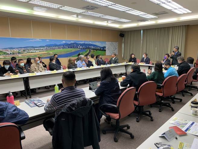 台北市政府交通局及产业发展局双首长为内科交通改善议题，5日拜会内湖科技园区发展协会。（北市交通局提供／杨亚璇台北传真）