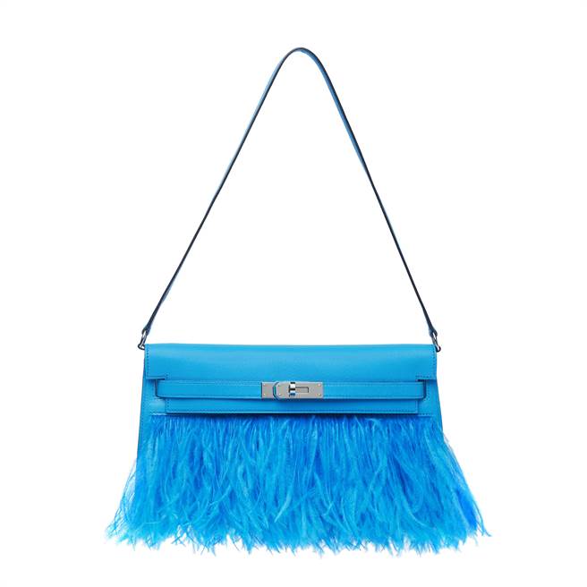 Kelly élan 肩背包Chamkila 山羊皮与羽毛材质49万7100元。（Hermes提供）_SS23 Objets  Hermes © Studio des Fleurs