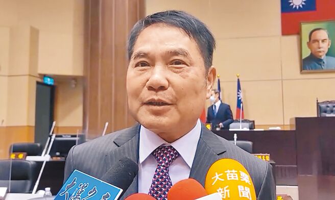 针对国民党苗栗县党部主委由邱一峰接任，苗栗县长锺东锦说，未来若有需要协助，他会尽全力协助。（李京升摄）