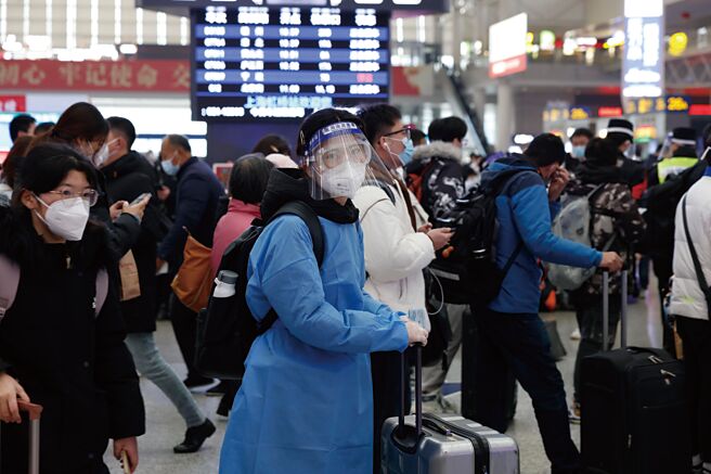 大陆防疫政策进一步放宽下，也造成疫情反弹，不少外国在华商会忧心，疫情加速传播，恐增加復工復产难度。		（中新社）