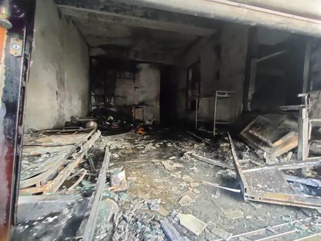 台中市大里区今天凌晨发生火警，导致1家5口丧命。（潘虹恩摄）