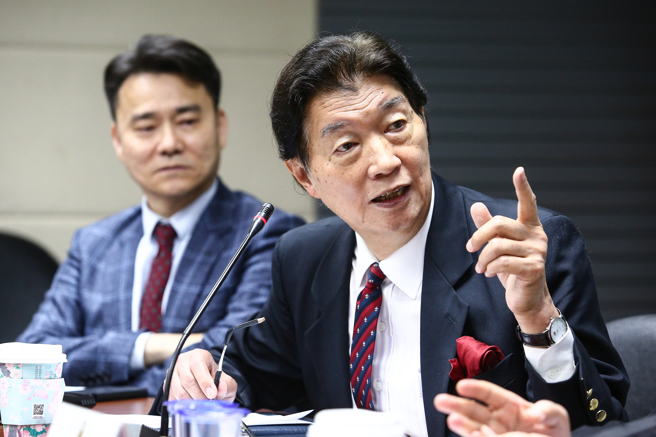 前驻美代表沈吕巡（右）。（资料照／邓博仁摄）