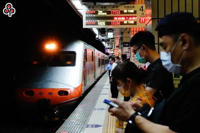 交通部台铁局因应2023年春节连续假期旅运需求，决定再加开212列次加班车。（本报资料照）