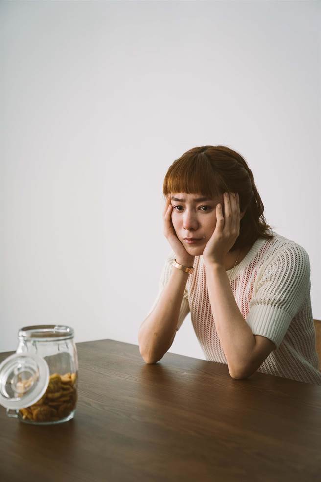 温贞菱坦言看完剧本蛮常处在悲伤的氛围里面。（公视提供）