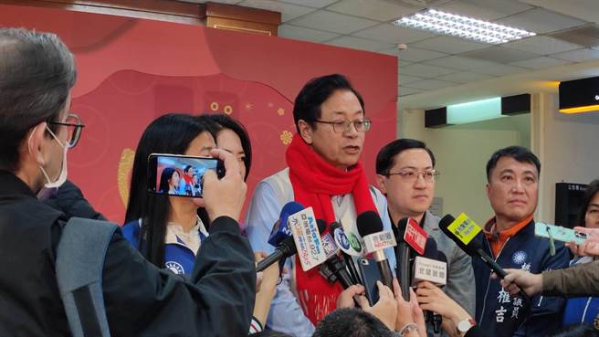 桃园市长张善政选前推出「幸福里程30公里」、「1280月票」，张善政今天表示，内部正在规画，大致上都没有问题，只是实施期程的问题。（赖佑维摄）