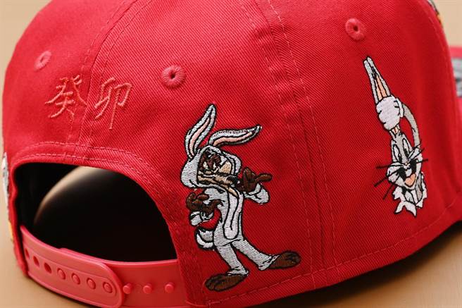 New Era「Looney Tunes」新年系列帽款充分注入《樂一通》多位人氣角色滿滿的逗趣魂。（New Era提供）