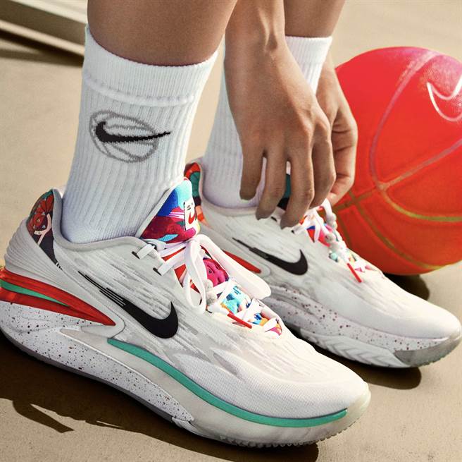 NIKE「年躍新高」系列集結籃球、街舞、跑步、運動生活等豐富款式選擇，為新年運動造型增添新意。（NIKE提供）