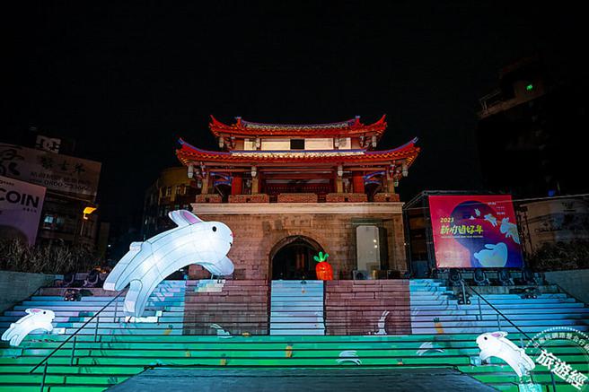 新竹市過好年、萬兔順利 Jump藝術燈飾今晚起點亮東門城、護城河，浪漫童趣燈飾邀市民幸福迎兔年。（圖／旅遊經提供）