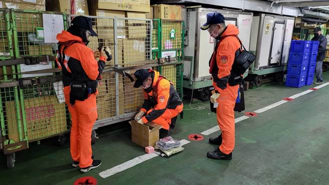 海巡署北部分署在农历年前举行岸海联合扩大威力扫荡，动员所辖海巡、陆巡等单位，强化固守海疆。（海巡署提供／张志康基隆传真）