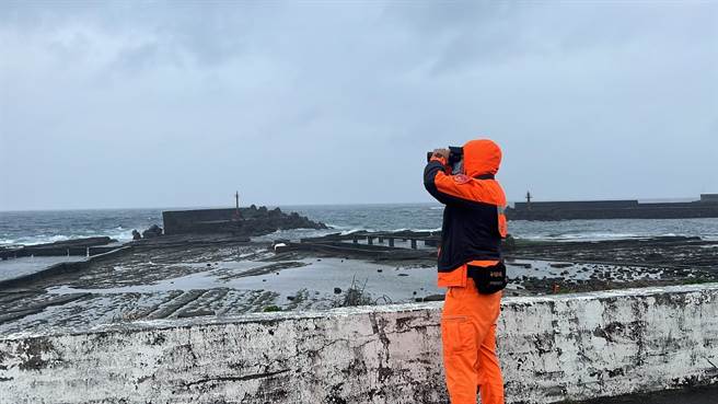 海巡署北部分署在农历年前举行岸海联合扩大威力扫荡，动员所辖海巡、陆巡等单位，强化固守海疆。（海巡署提供／张志康基隆传真）