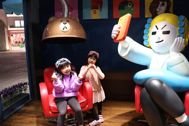 新春期間，12歲以下只要199元，就能玩翻麗寶樂園的「探索世界」及「熊大的麗寶小鎮」。（麗寶樂園度假區提供／陳淑娥台中傳真）