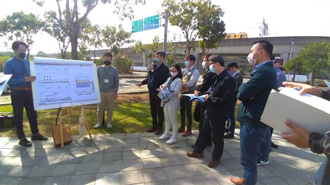 交通部南下现勘台南捷运蓝线1期、蓝延线路线及站位，实地瞭解规画内容及沿线重要场站。（市府交通局提供／洪荣志台南传真）