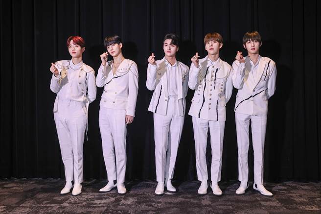 「DRIPPIN」成员李协（左起）、黄允省、车俊昊、金东玧、金敏绪初次来台直呼激动。（罗永铭摄）