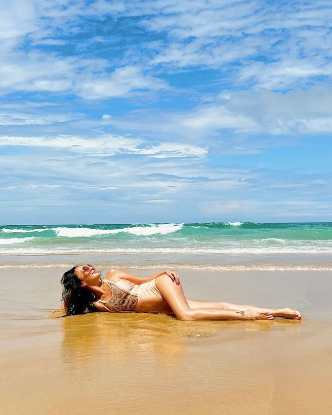 关颖在澳洲不忘拍摄超辣独照，电晕粉丝。(图/关颖 IG)