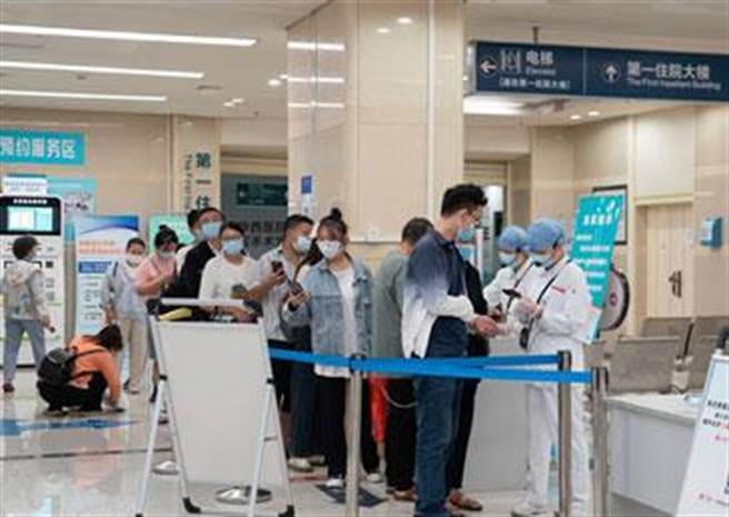 大陆《新型冠状病毒感染诊疗方案（试行第十版）》发布，增加快筛阳性为诊断标准。（大陆观察者网）