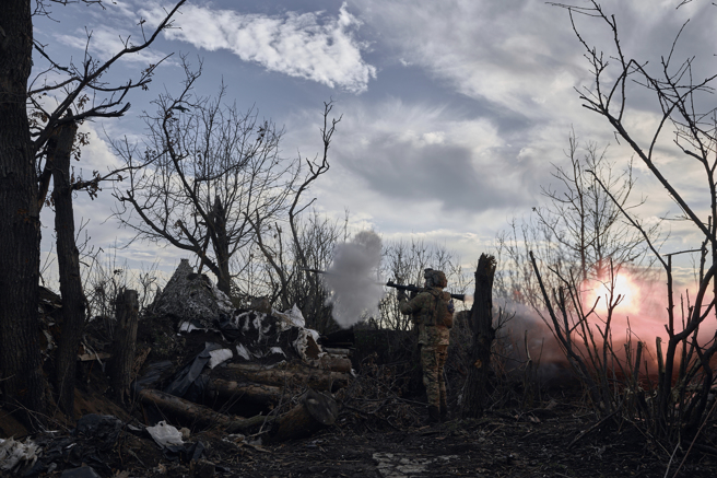 普丁（Vladimir Putin）5日下令俄軍於東正教耶誕節在烏克蘭暫時停火，時間從當地時間6日12時起至7日24時止。(圖/美聯社) 