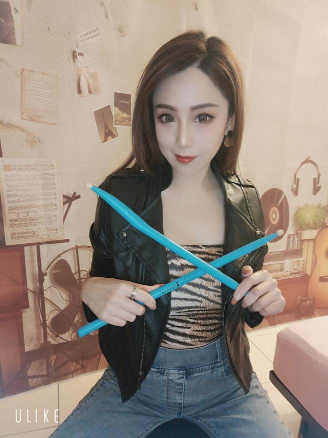 人气主播Jazz爵士鼓姬才艺与顏值兼具。（17直播提供）