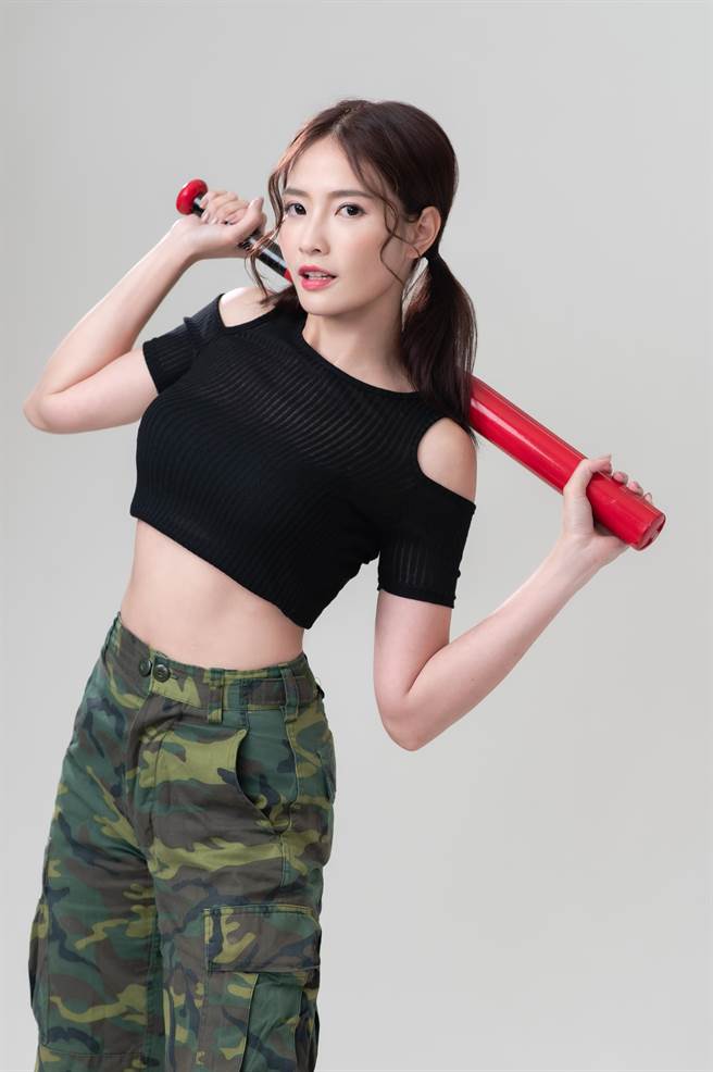 人气主播林俞汝annie很期待开箱钢铁人主场及现场看PLG篮球赛。（17直播提供）