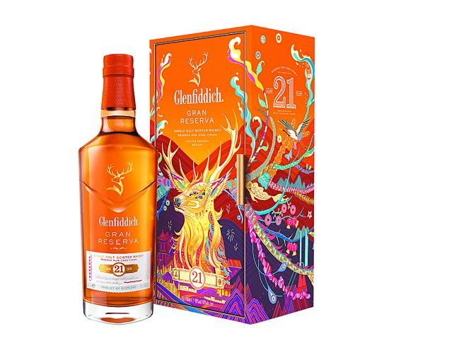 延续福鹿美意象徵福鹿所及、福禄大吉2023「格兰菲迪21年」新年限量礼盒华丽上市，建议售价：5,500元。图／业者提供