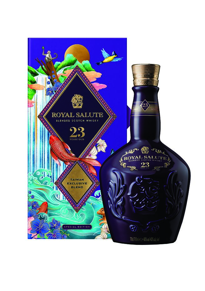 为台湾消费者独家献上的「皇家礼炮23年福尔摩沙第二代年节限定版」，建议售价：4,280元。图／业者提供