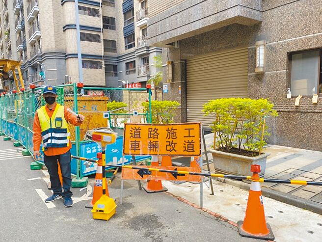 新北市政府水利局辦理新北市新莊地區汙水下水道工程，已於去年9月5日進場開挖。（新北市水利局提供／黃敬文新北傳真）
