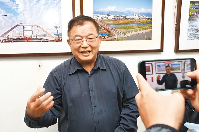 台東縣政府建設處長許瑞貴宣布辭官，投入2024立委選舉。（莊哲權攝）