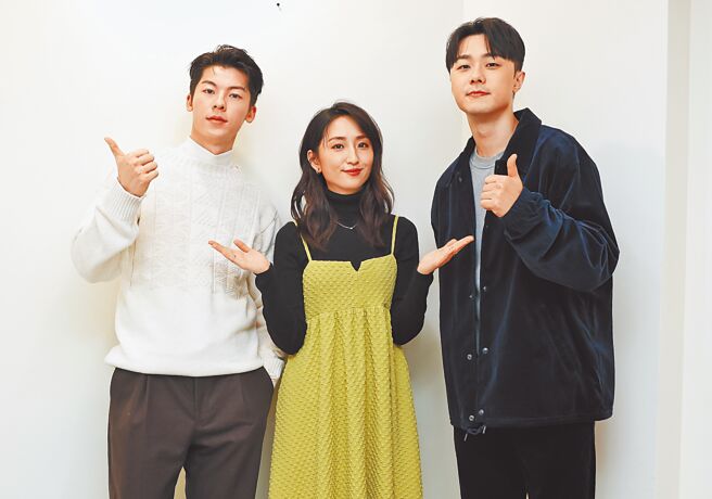 許光漢（左起）、柯佳嬿、施柏宇日前合體宣傳電影《想見你》。（陳俊吉攝）