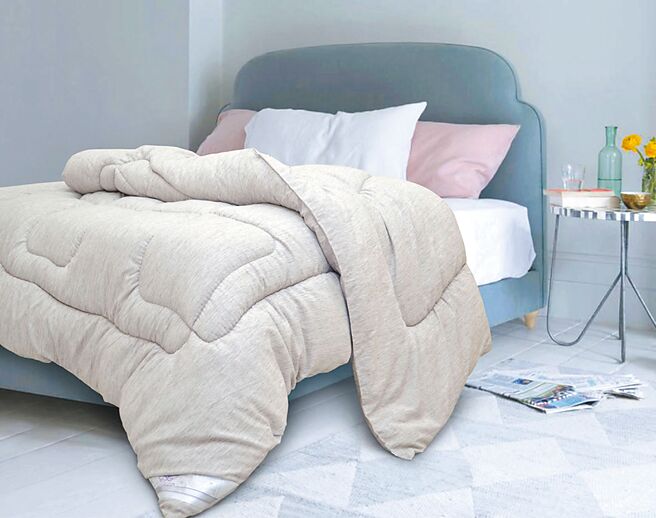 远百花莲PICO石墨烯科技保暖双人冬被，建议售价8800元、特价2280元。（远百提供）