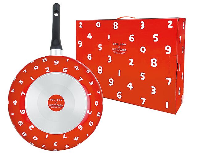 远百桃园义厨宝SOU SOU联名款十数红32公分深炒锅，建议售价3690元、特价2790元。（远百提供）