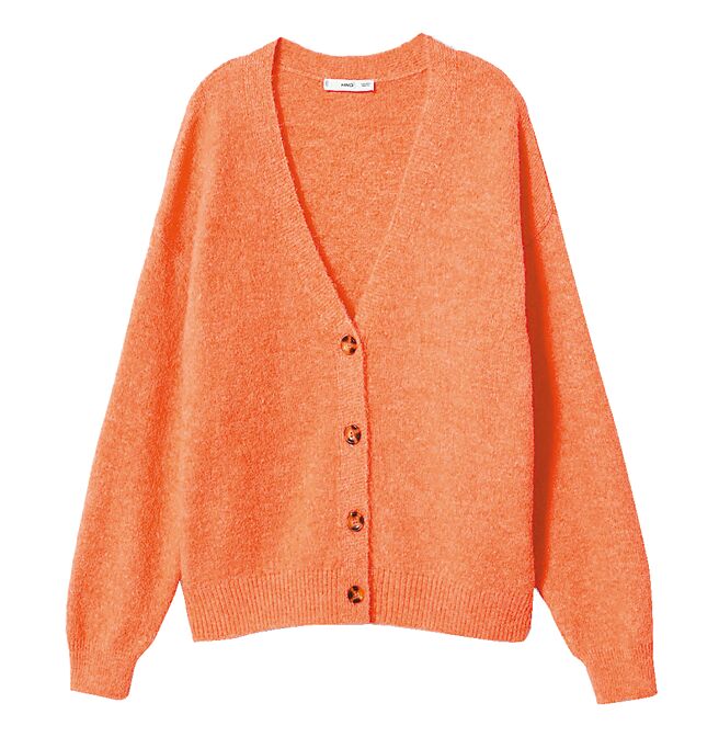 台中大远百MANGO波尼V领针织外套，建议售价1790元、独家价1480元。（远百提供）