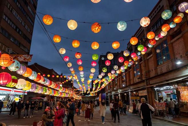 ▲台北晶華酒店攜手台北迪化商圈發展促進會與臺北市商業處以今年主題「過年講究不將就」推出「五星年貨假期」優惠住房專案。　圖：台北晶華酒店／提供