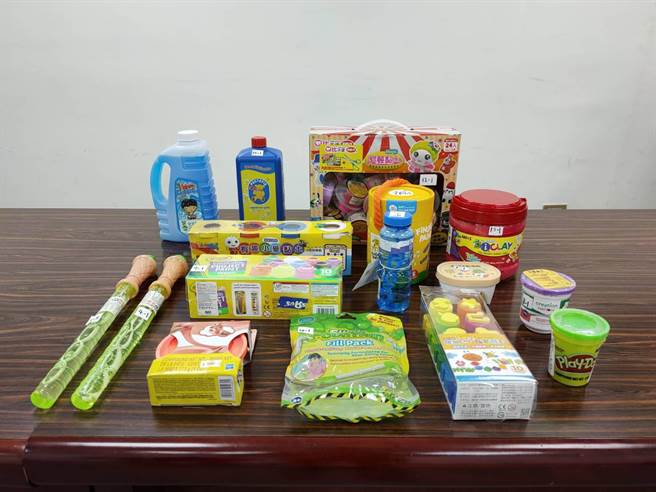 据国外媒体报导，儿童在接触液态史莱姆玩具后，偶有手部发痒，及玩具检体中微生物总量有超标情形。（消保处提供／林良齐台北传真）