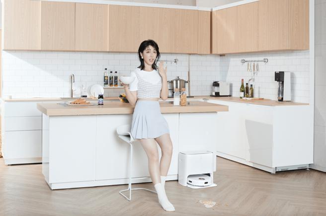 人氣女神泱泱擔任品牌大使。（ECOVACS提供）