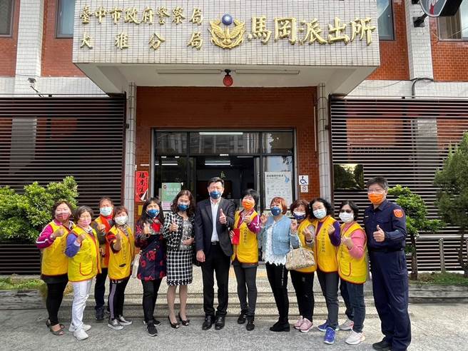 112年加強重要節日安全維護工作起跑，大雅分局慰問協勤警察志工人員。(警方提供)