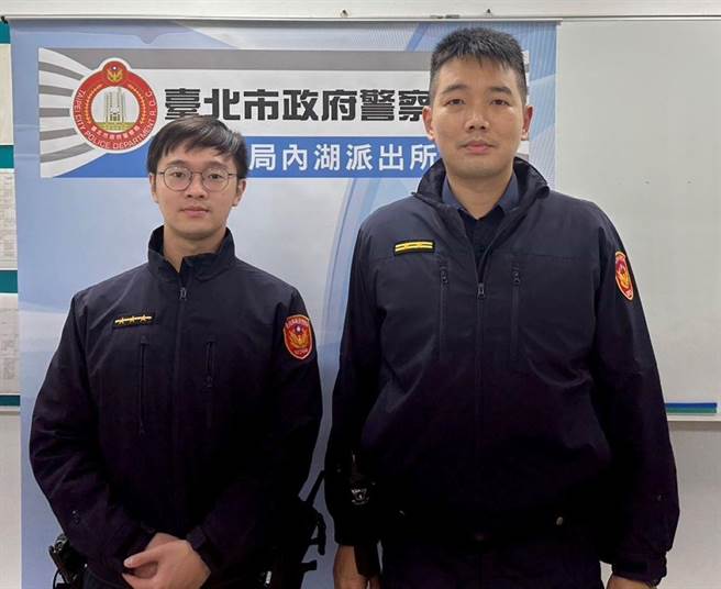 內湖派出所所陳奕安與員警王少東主動關懷弱勢家庭。(翻攝照片／林郁平台北傳真）